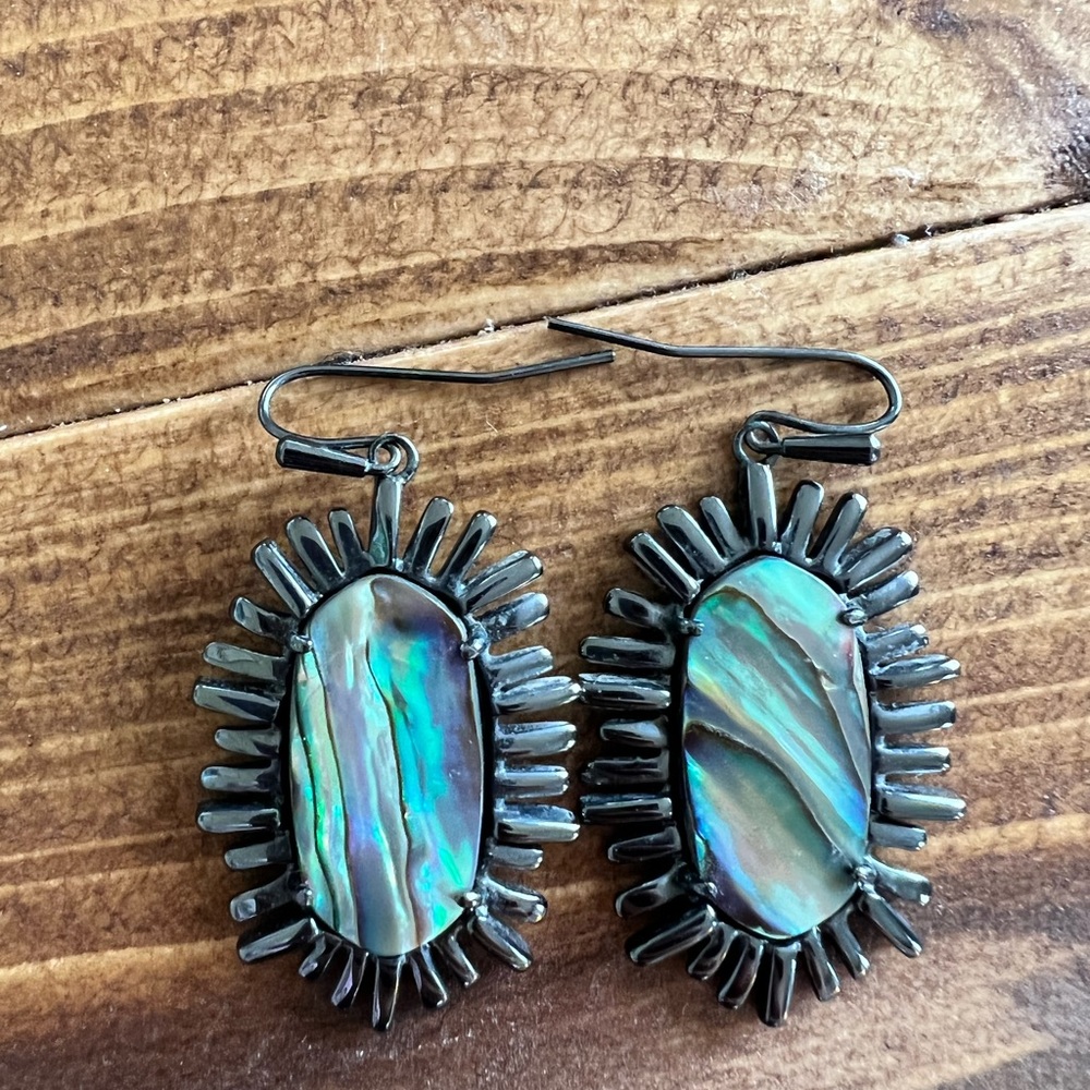 RARE Kendra Scott Earring